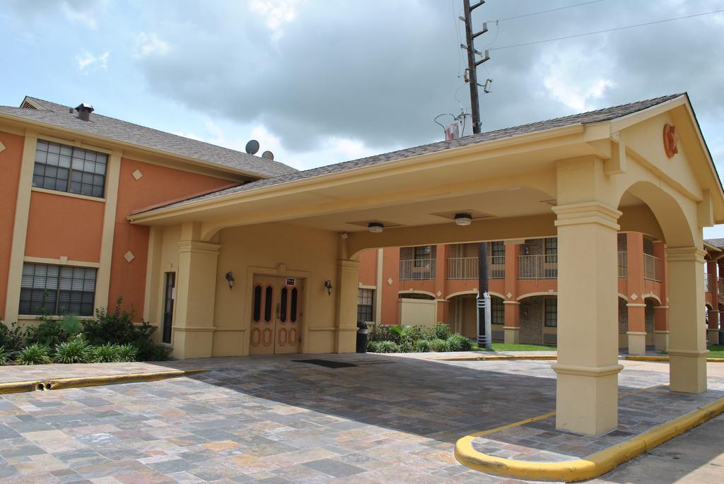 Executive Brookshire